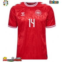 Camisa de Futebol Dinamarca Mikkel Damsgaard #14 Equipamento Principal Europeu 2024 Manga Curta